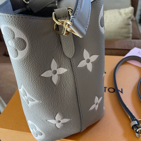 Authentic LV Neo Noe Bi-color - Picture 12 of 14